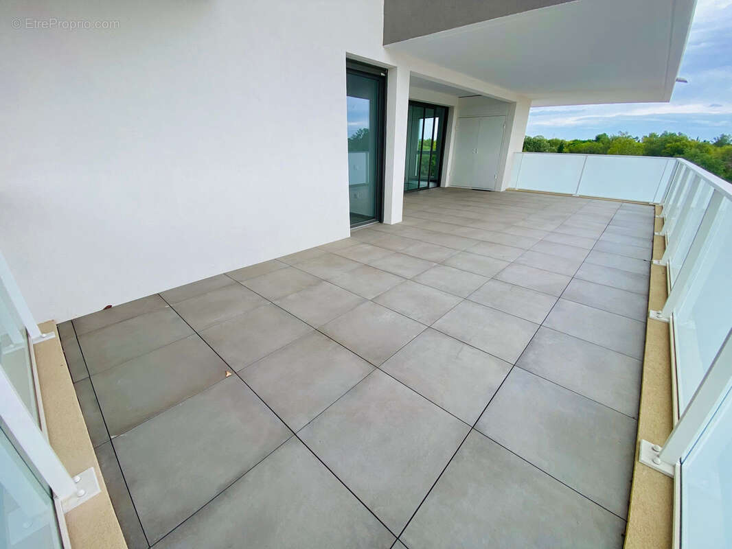 Appartement à LATTES