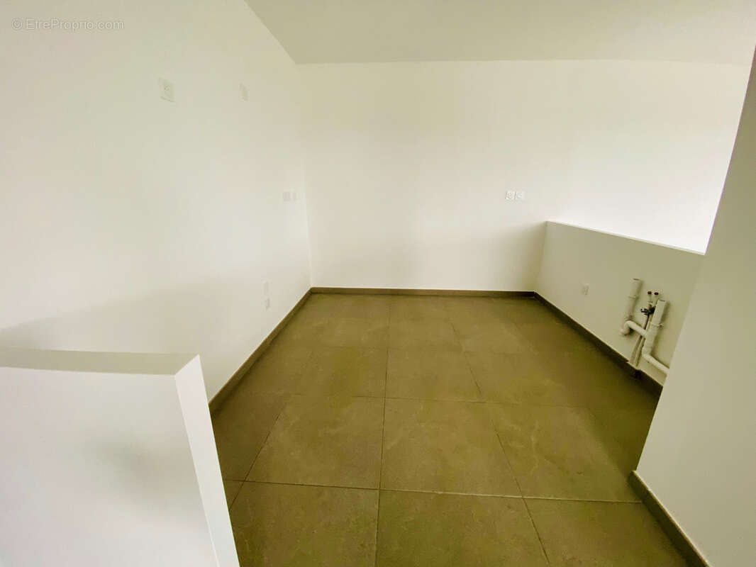 Appartement à LATTES