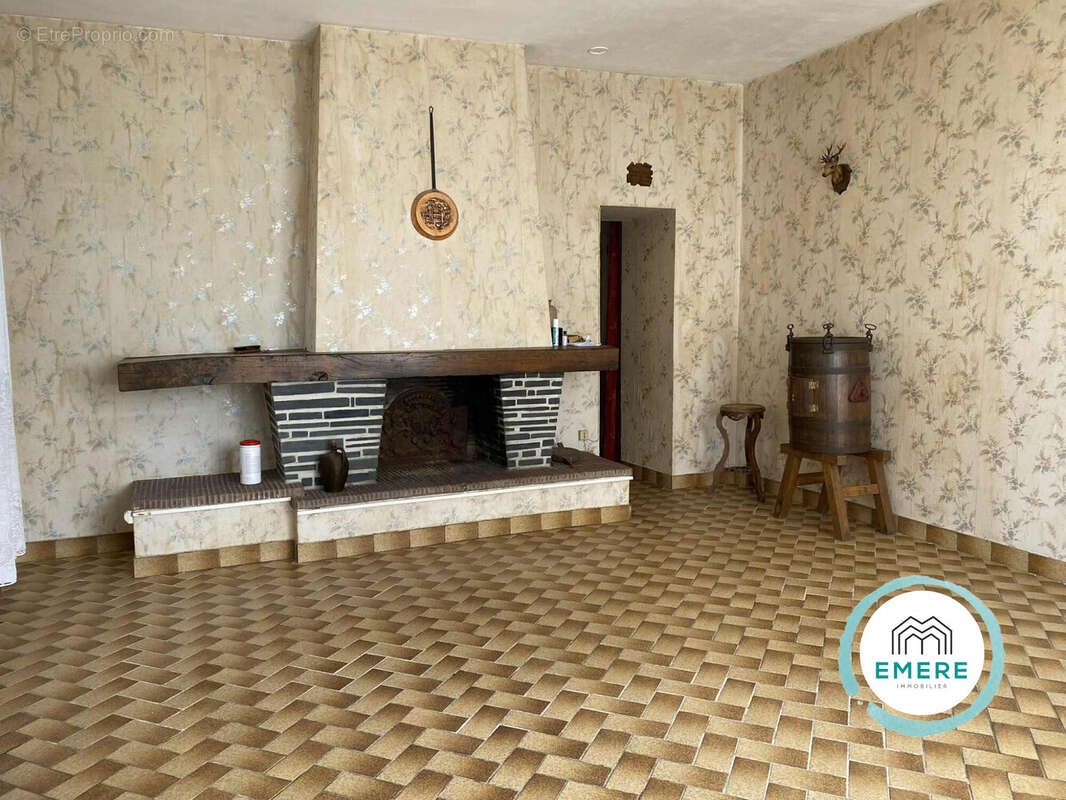 Maison à SAINT-GEORGES-DE-REINTEMBAULT