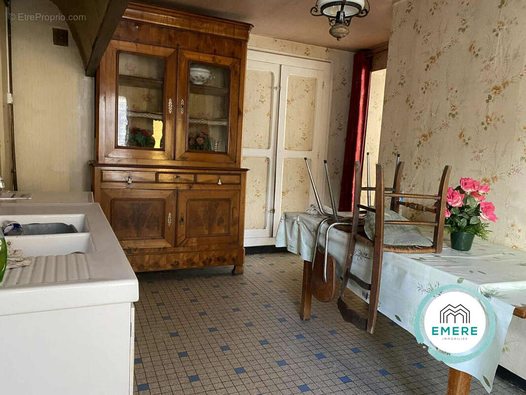 Maison à SAINT-GEORGES-DE-REINTEMBAULT