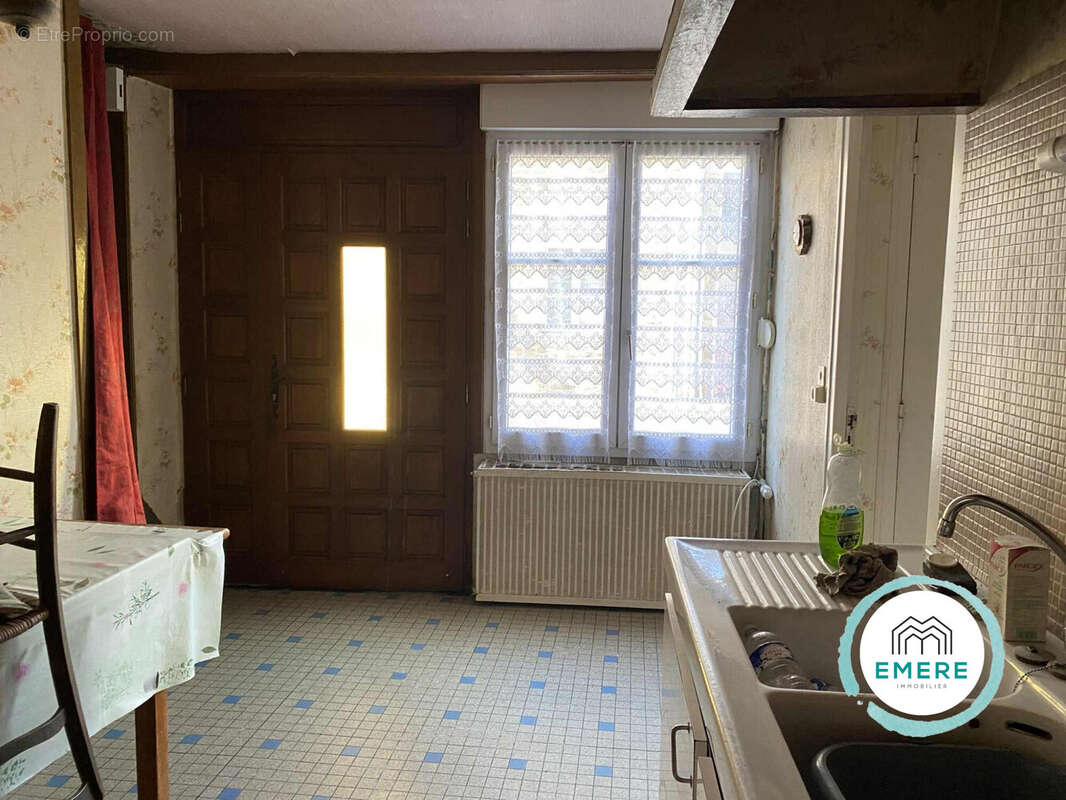 Maison à SAINT-GEORGES-DE-REINTEMBAULT