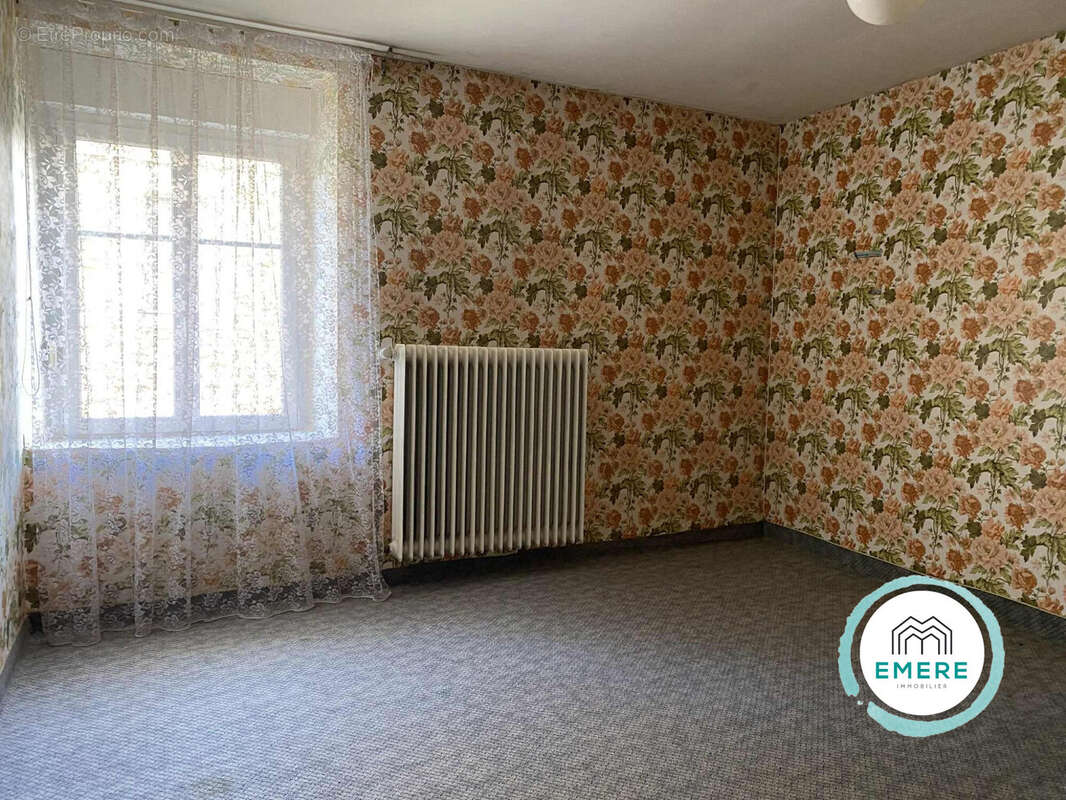 Maison à SAINT-GEORGES-DE-REINTEMBAULT