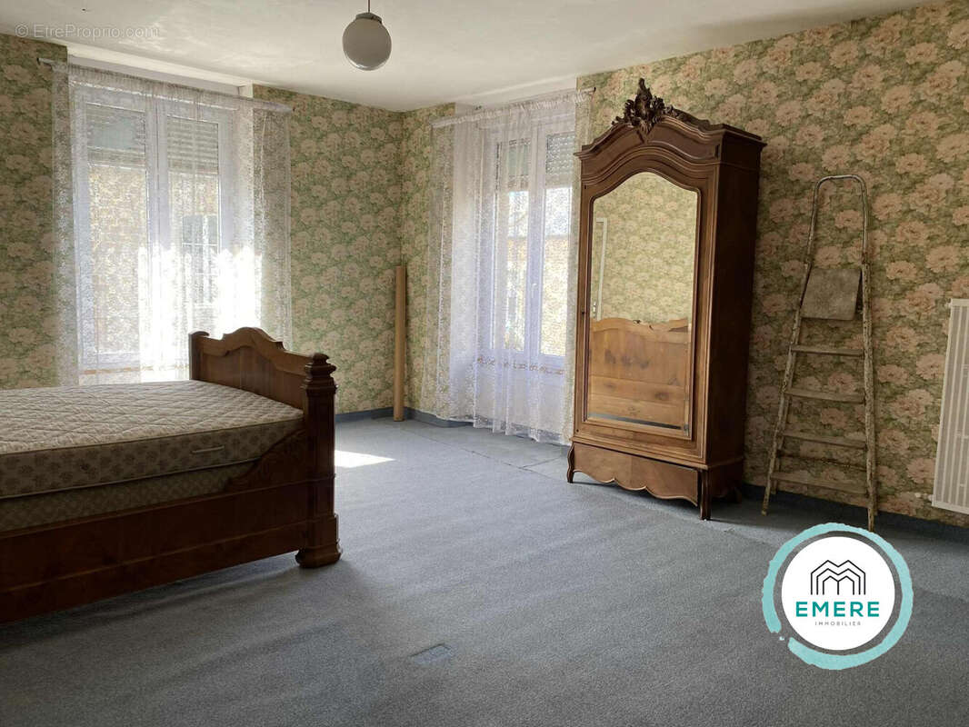 Maison à SAINT-GEORGES-DE-REINTEMBAULT