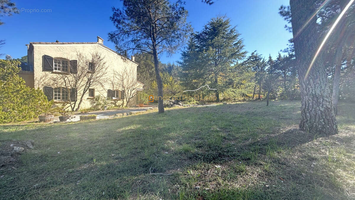 Maison à SAINT-CLEMENT-DE-RIVIERE