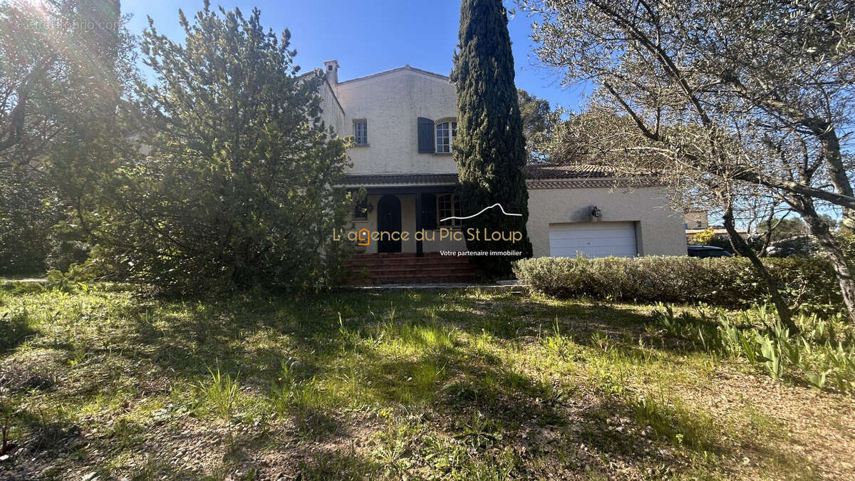 Maison à SAINT-CLEMENT-DE-RIVIERE