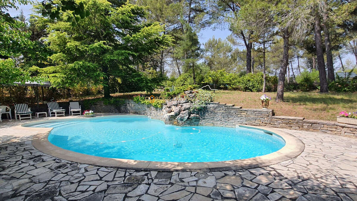 Maison à SAINT-CLEMENT-DE-RIVIERE