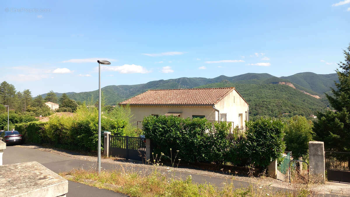 Appartement à LAMALOU-LES-BAINS