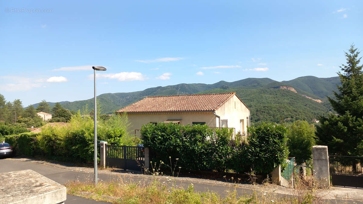Appartement à LAMALOU-LES-BAINS