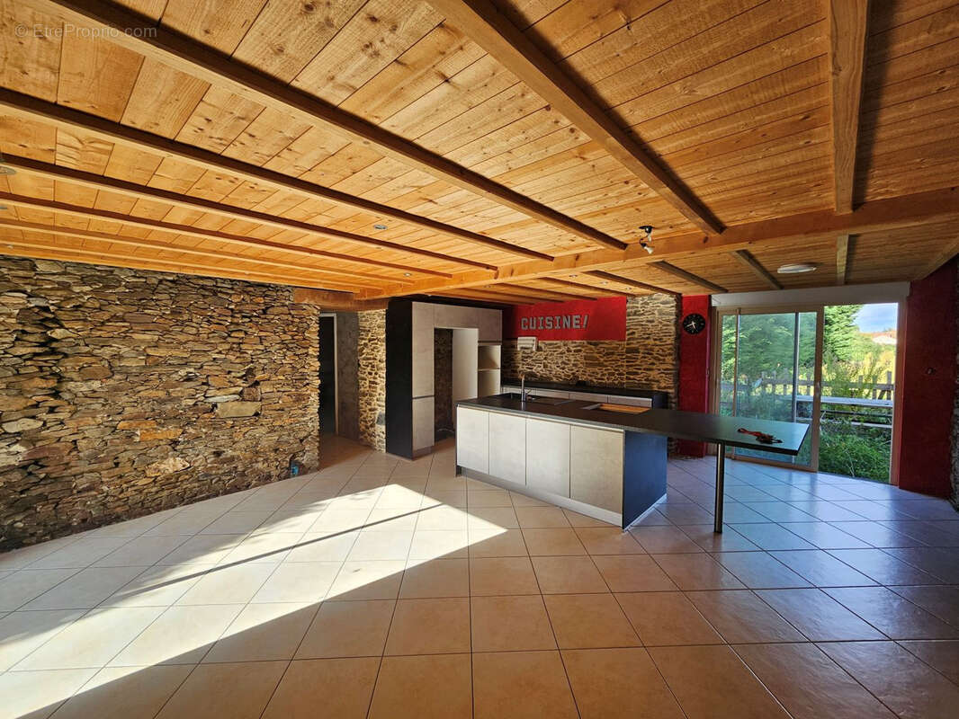 Maison à SAINT-JULIEN-DE-CONCELLES