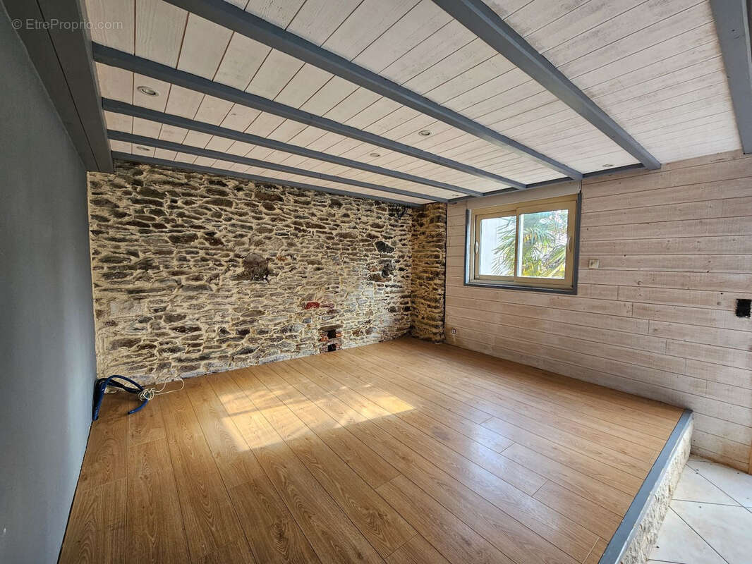 Maison à SAINT-JULIEN-DE-CONCELLES