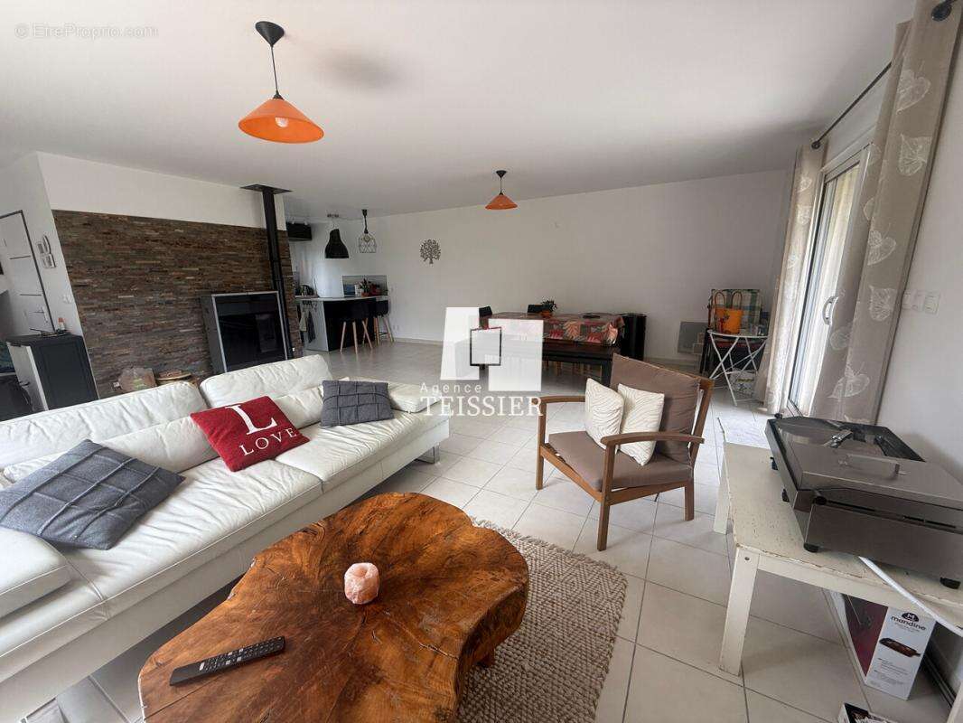 Maison à SAINT-PAUL-LE-JEUNE