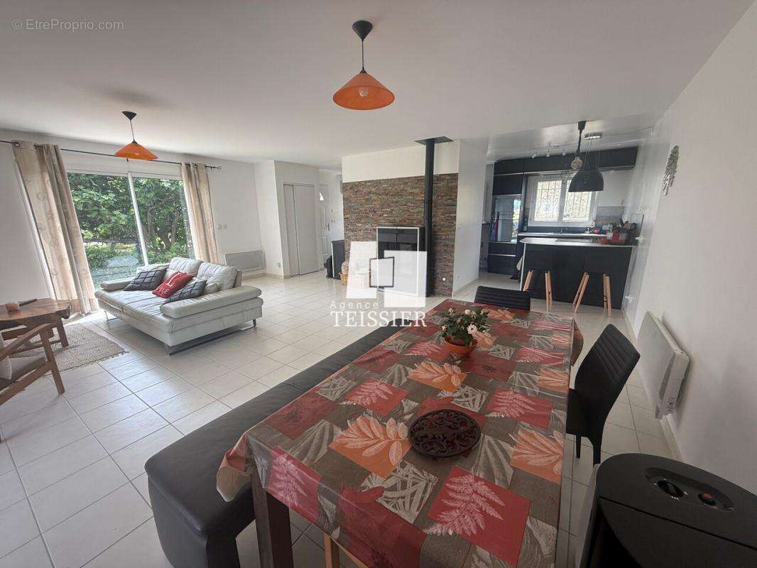 Maison à SAINT-PAUL-LE-JEUNE