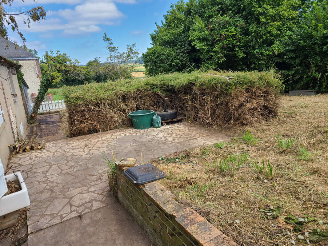 Maison à SAINT-VICTOR-DE-BUTHON