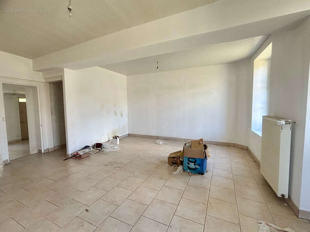 Maison à SAINT-VICTOR-DE-BUTHON