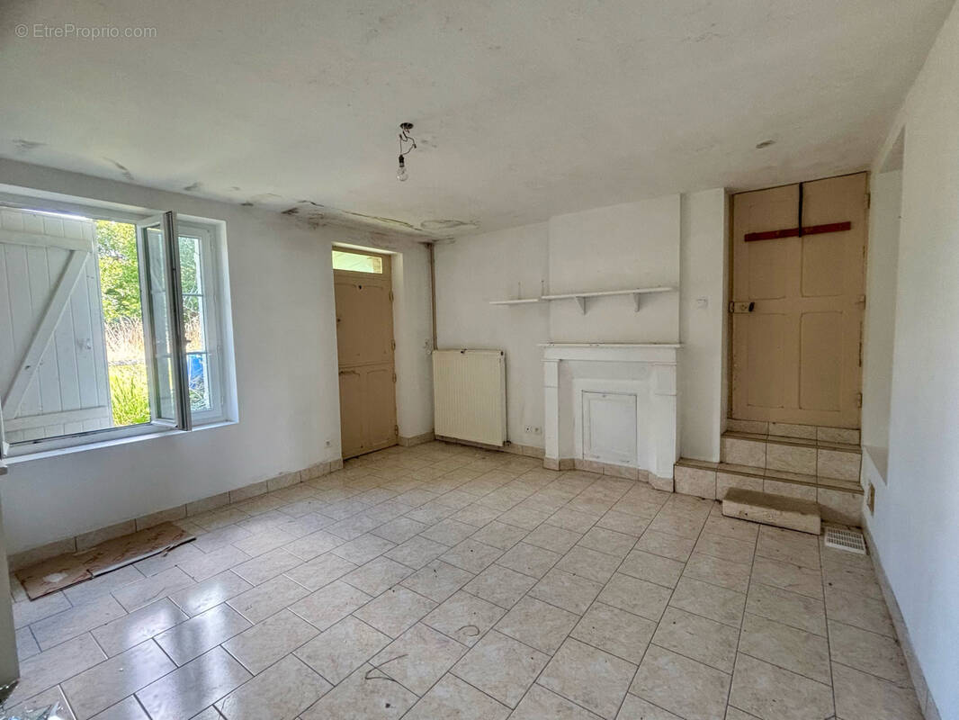 Maison à SAINT-VICTOR-DE-BUTHON