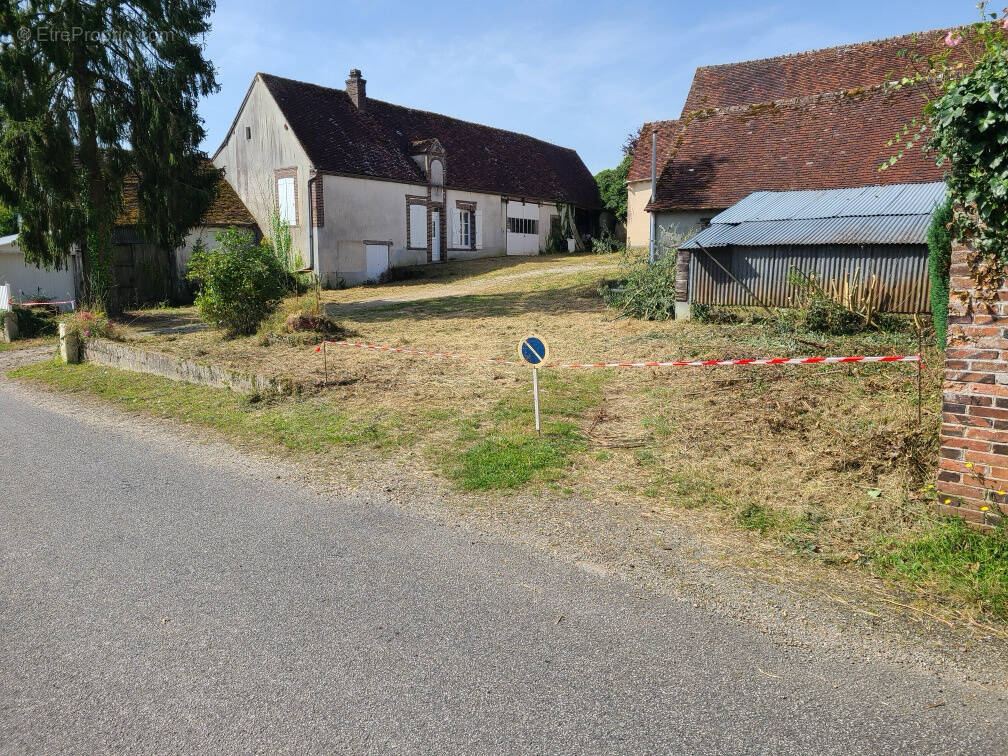 Maison à SAINT-VICTOR-DE-BUTHON