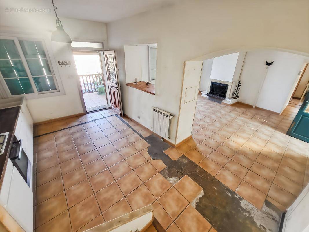 Maison à LA FARE-LES-OLIVIERS