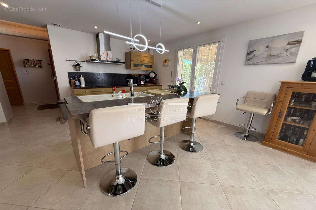 Maison à SAINT-MARTIN-DE-CRAU