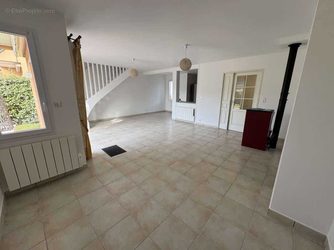 Maison à EQUEMAUVILLE