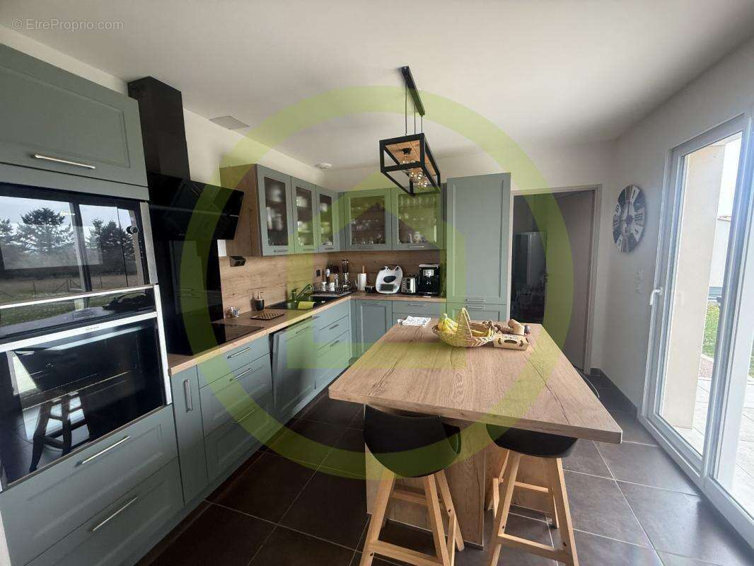 Maison à MAGNAC-SUR-TOUVRE