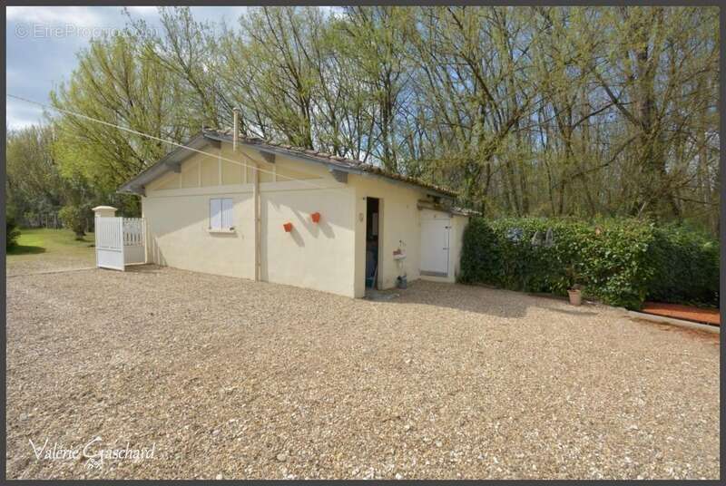 Maison à SAINT-MEDARD-DE-GUIZIERES
