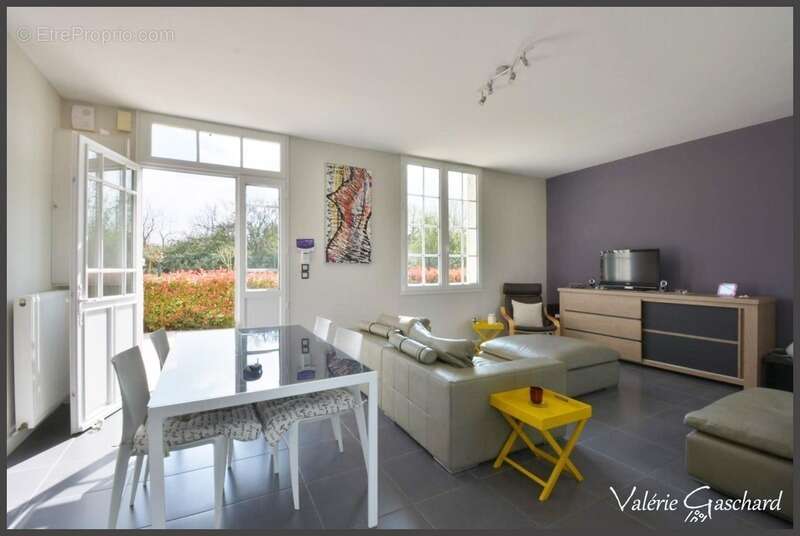 Maison à SAINT-MEDARD-DE-GUIZIERES