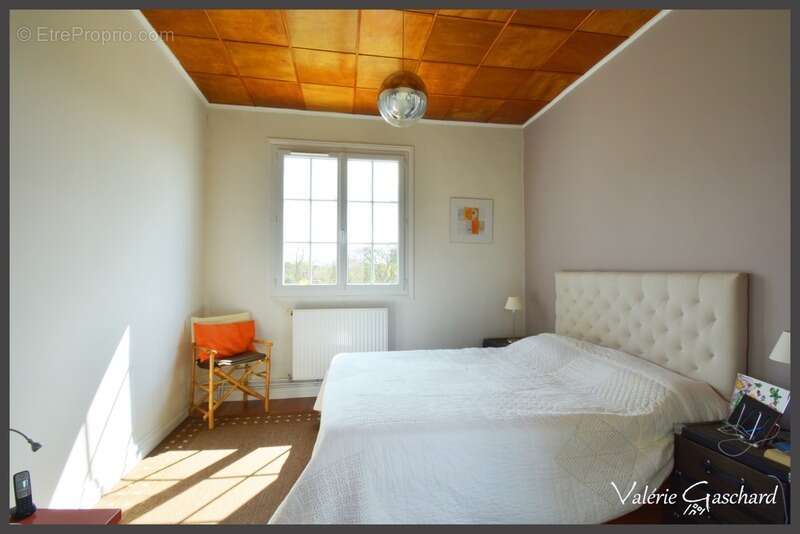 Maison à SAINT-MEDARD-DE-GUIZIERES