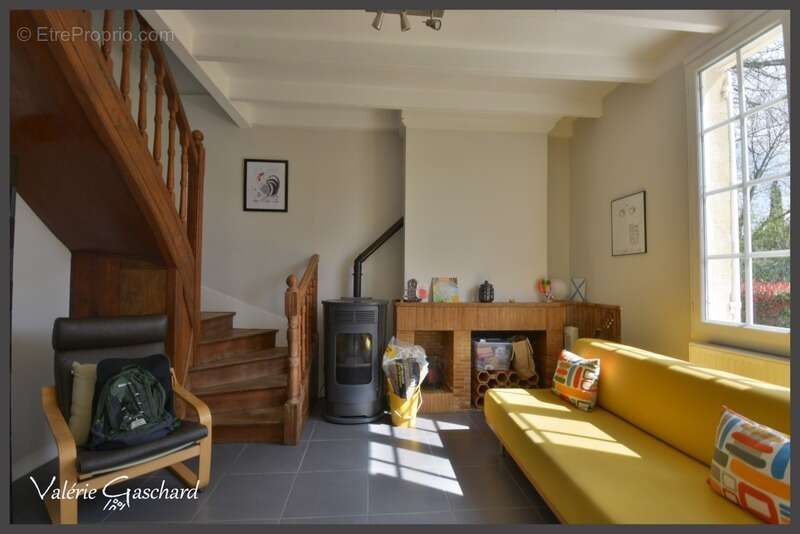 Maison à SAINT-MEDARD-DE-GUIZIERES