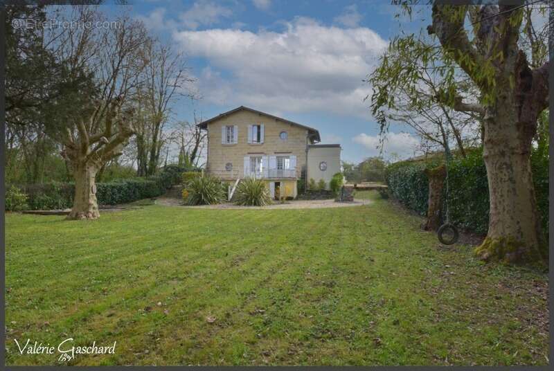 Maison à SAINT-MEDARD-DE-GUIZIERES