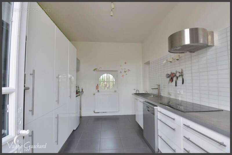 Maison à SAINT-MEDARD-DE-GUIZIERES