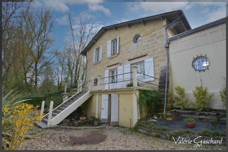 Maison à SAINT-MEDARD-DE-GUIZIERES