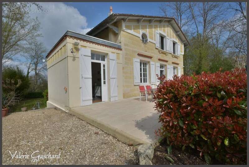 Maison à SAINT-MEDARD-DE-GUIZIERES