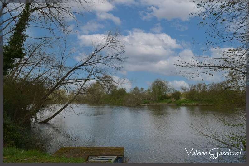 Maison à SAINT-MEDARD-DE-GUIZIERES