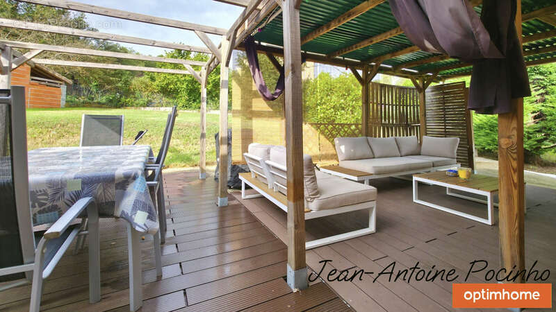 Maison à SAINTE-FOY-DE-PEYROLIERES