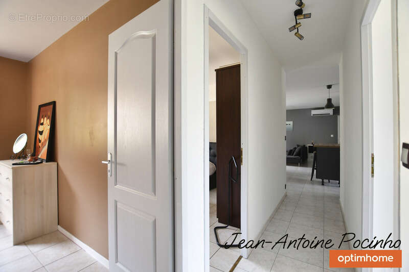 Maison à SAINTE-FOY-DE-PEYROLIERES