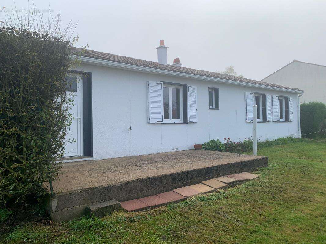 Maison à SAINT-MACAIRE-EN-MAUGES