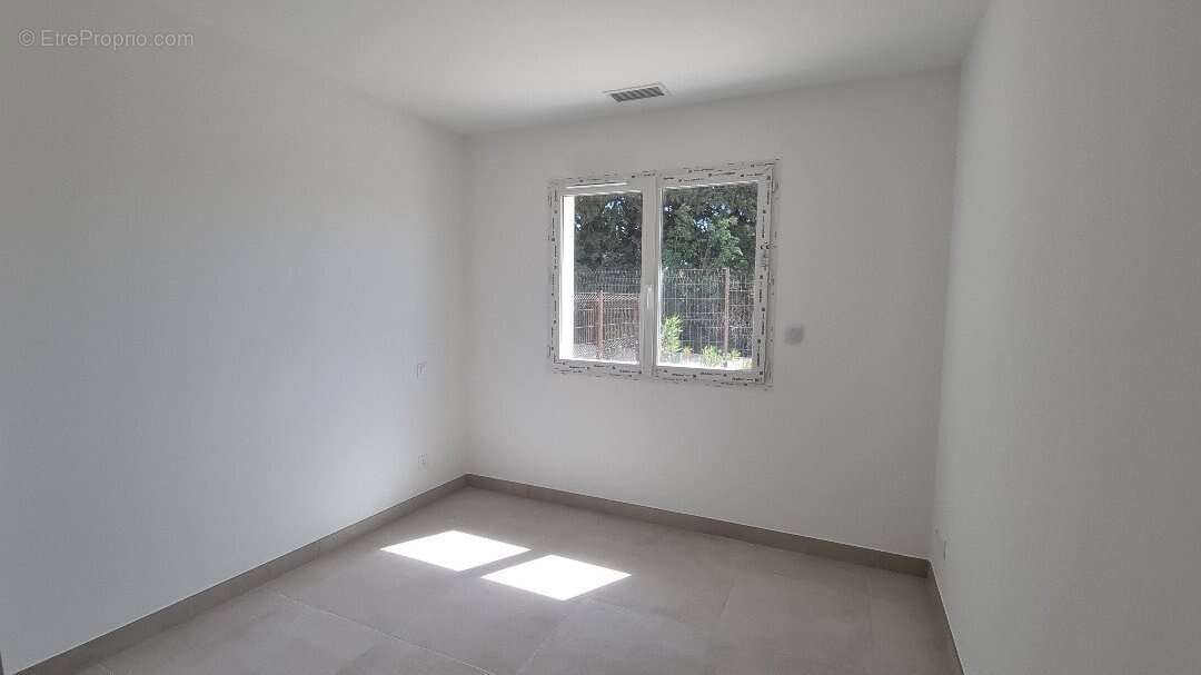 Maison à NISSAN-LEZ-ENSERUNE