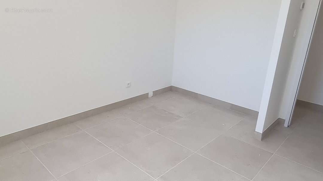 Maison à NISSAN-LEZ-ENSERUNE