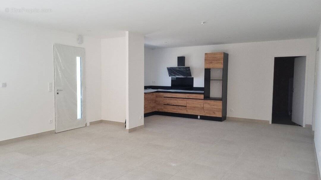 Maison à NISSAN-LEZ-ENSERUNE