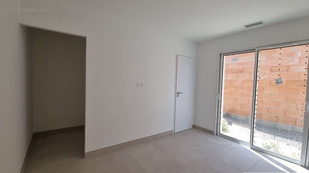 Maison à NISSAN-LEZ-ENSERUNE