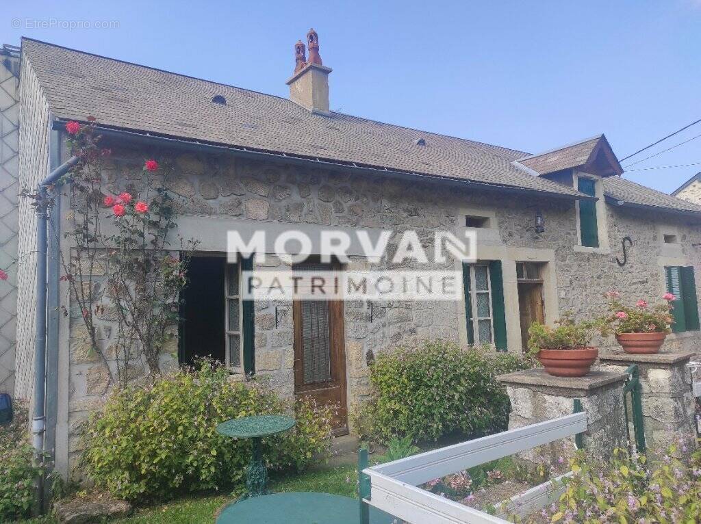 Maison à SAINT-LEGER-DE-FOUGERET