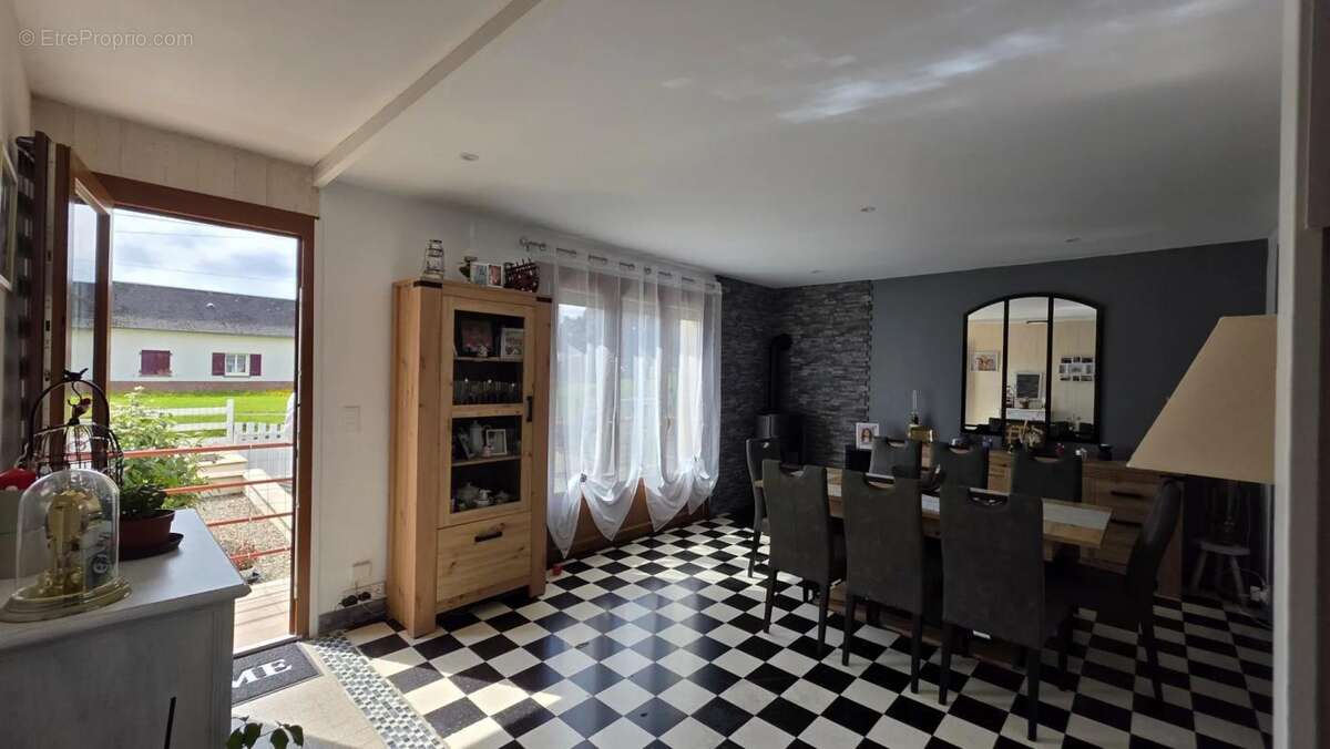 Maison à ROMESCAMPS