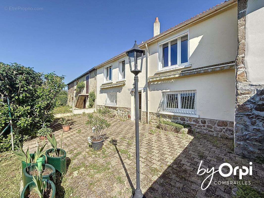 Maison à LAPEYROUSE