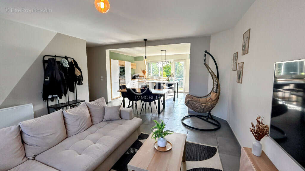 Maison à COURRIERES