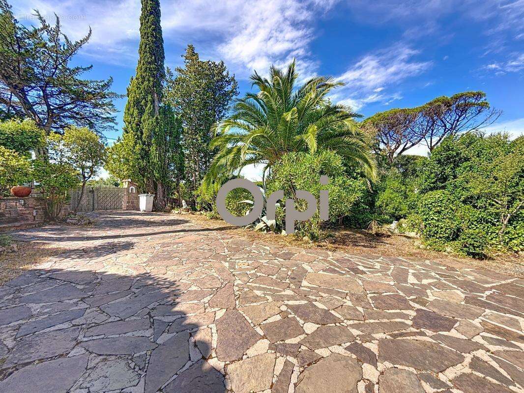 Maison à ROQUEBRUNE-SUR-ARGENS