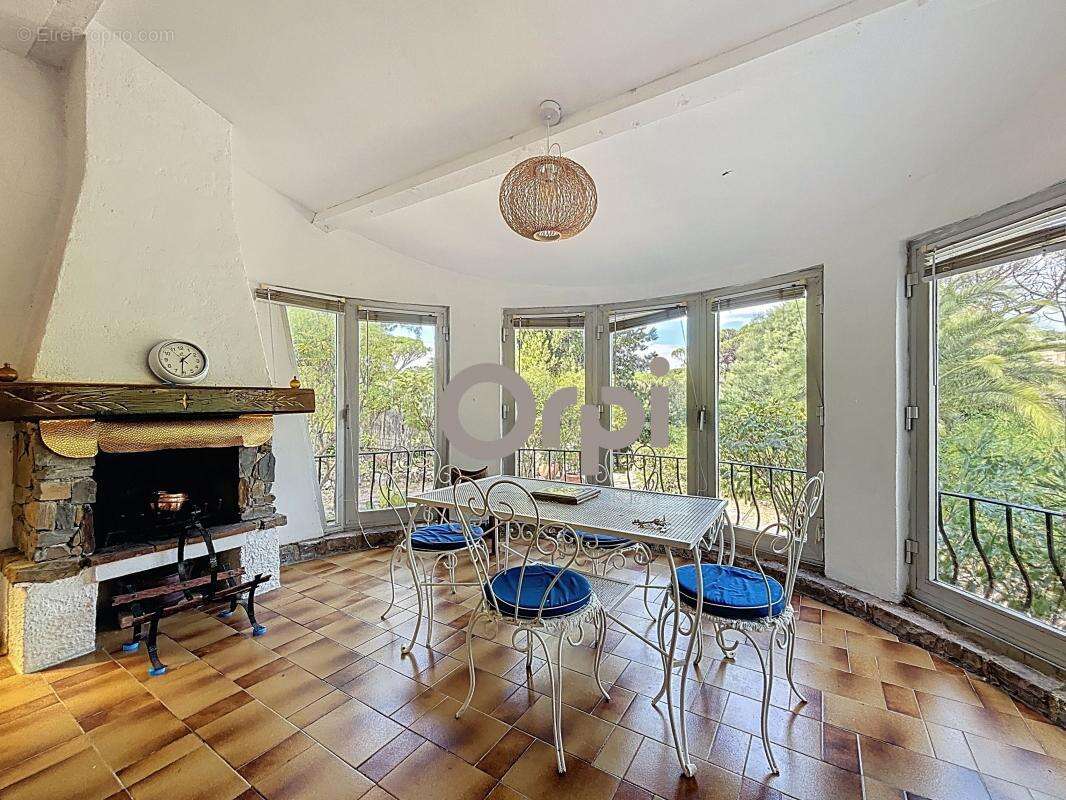 Maison à ROQUEBRUNE-SUR-ARGENS