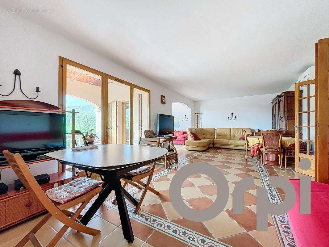 Maison à LES ISSAMBRES