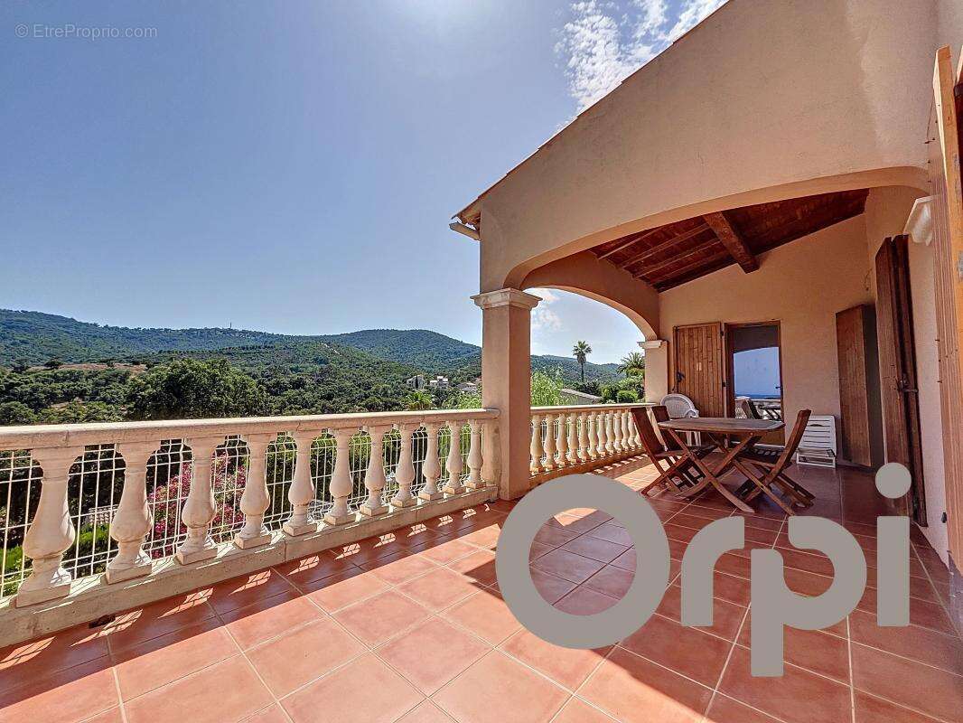 Maison à LES ISSAMBRES