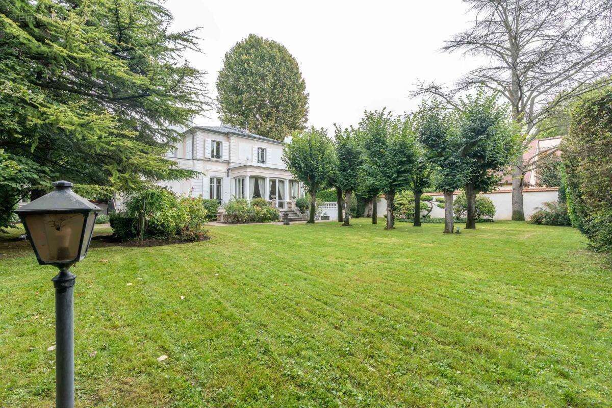 Maison à SAINT-MAUR-DES-FOSSES