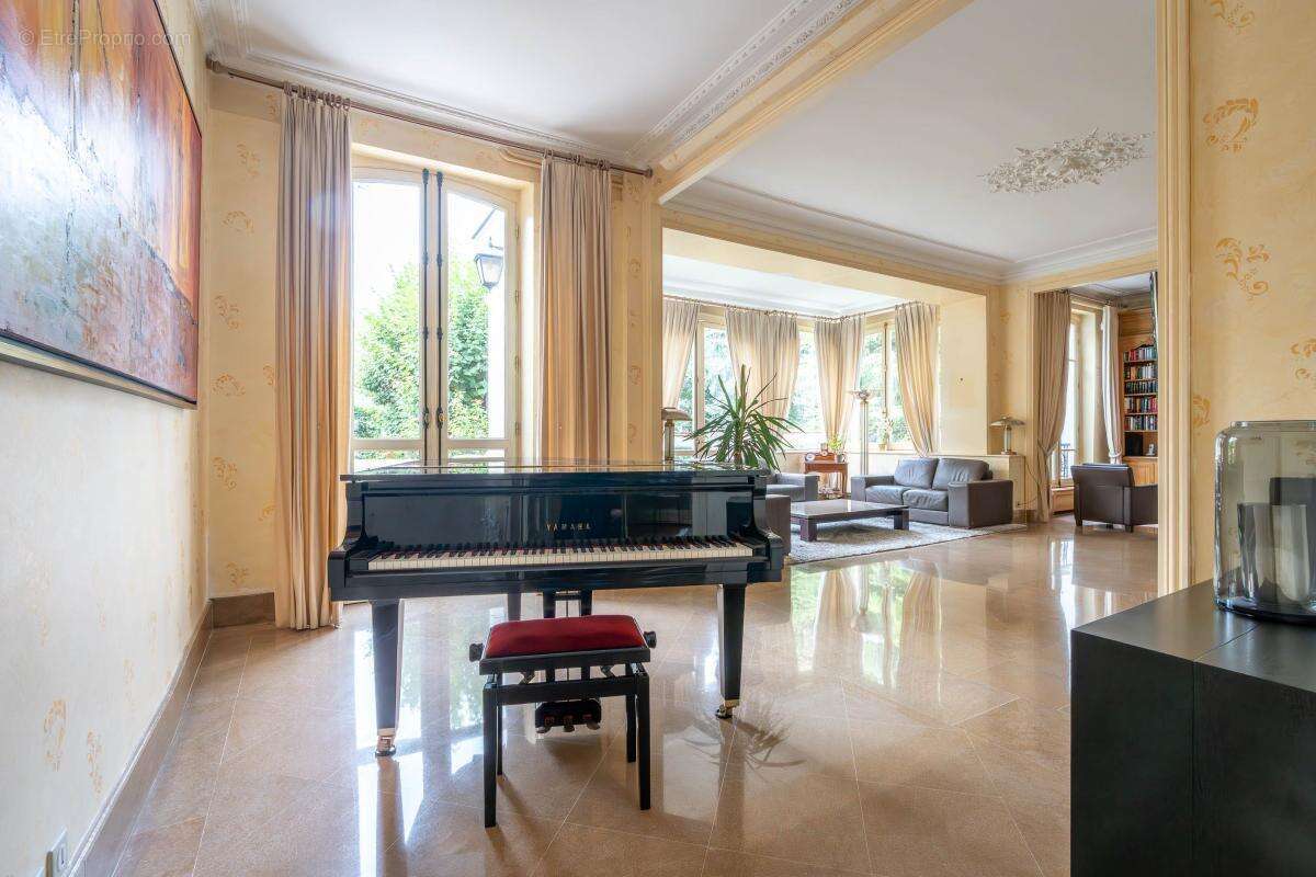 Maison à SAINT-MAUR-DES-FOSSES